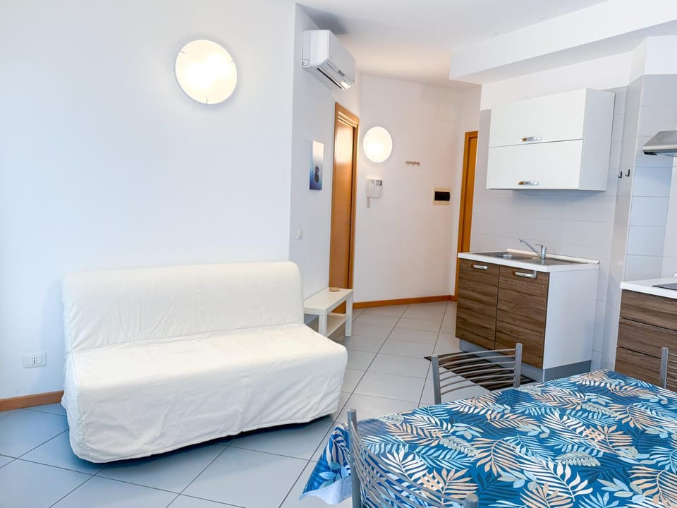 Kitchen or kitchenette, Living room, Seating area