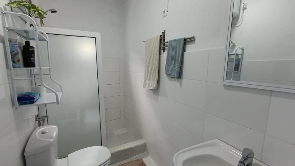 Shower, Bathroom, Decorative detail, towels
