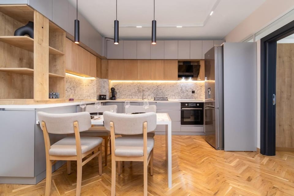 Kitchen or kitchenette, Dining area, dishwasher, oven, stove
