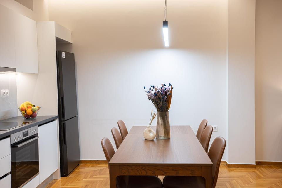 Kitchen or kitchenette, Dining area, minibar, oven, pet friendly, stove