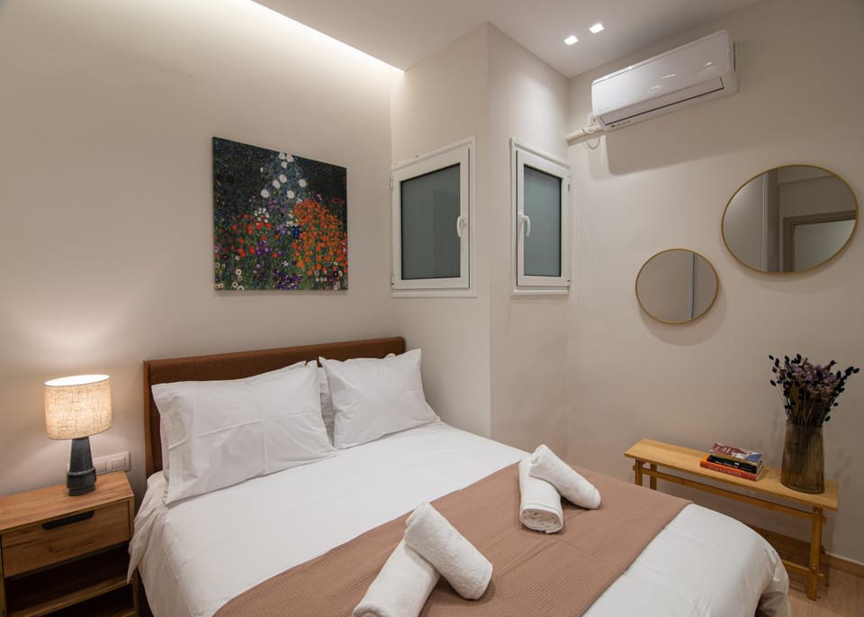 Bed, Photo of the whole room, Bedroom, towels, air conditioner