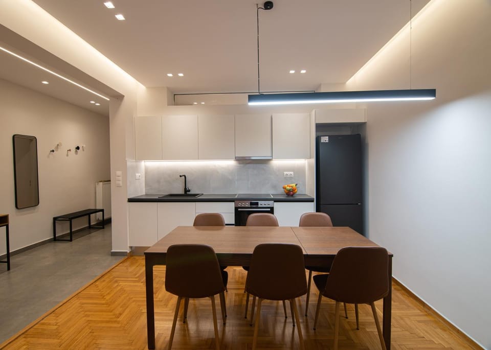 Kitchen or kitchenette, Living room, Seating area, Dining area, minibar, oven, pet friendly, stove