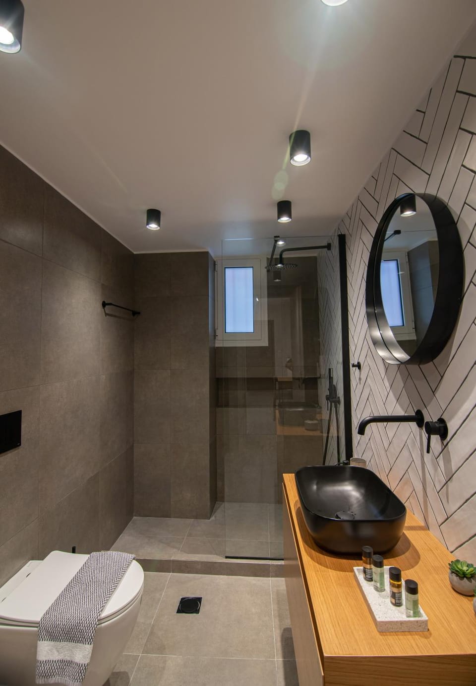 Shower, Toilet, Bathroom, towels