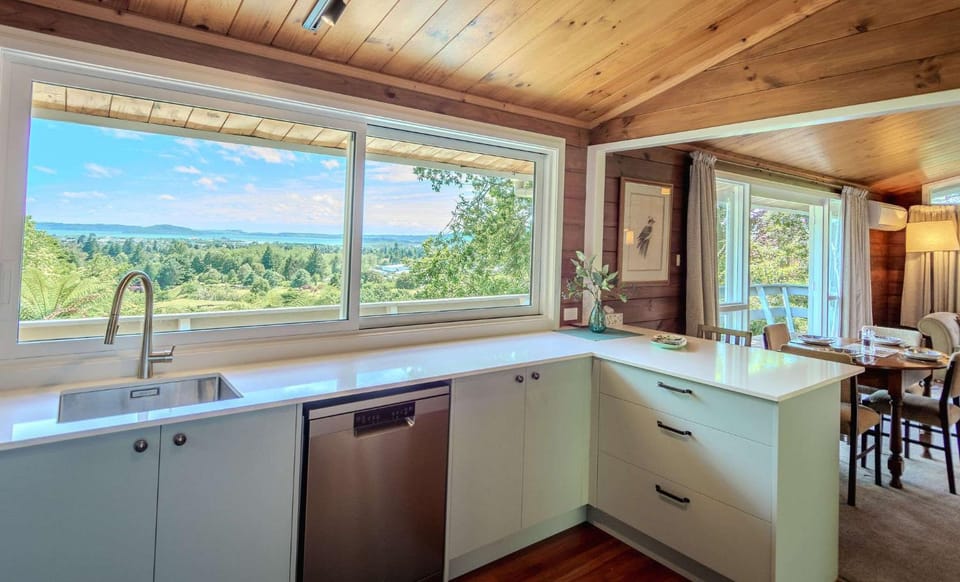 Haven on the Hill - Panoramic Views of Rotorua House in Rotorua
