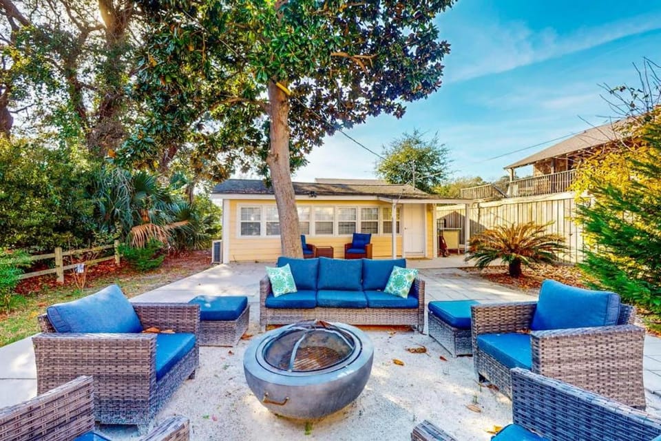 Flamingo House House in Crescent Beach