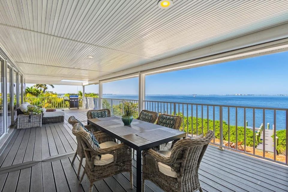 Infinity View House in Bayshore Gardens