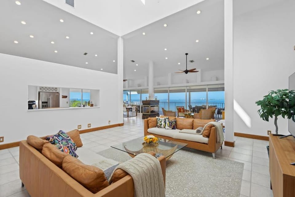 Infinity View House in Bayshore Gardens