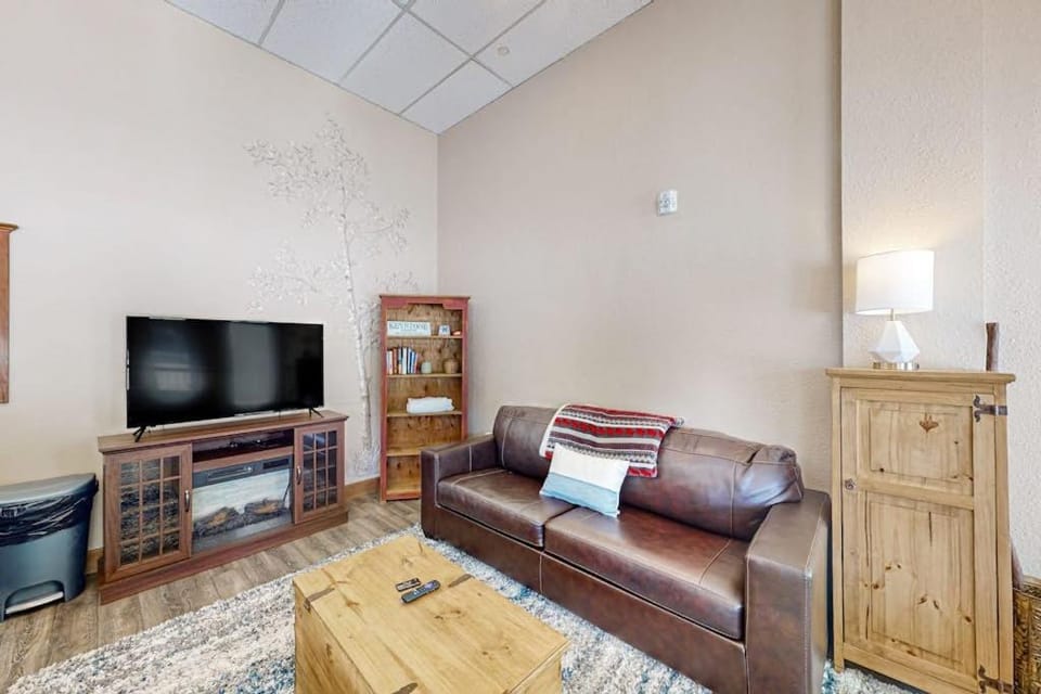 Lakefront Keystone Studio Apartment in Keystone