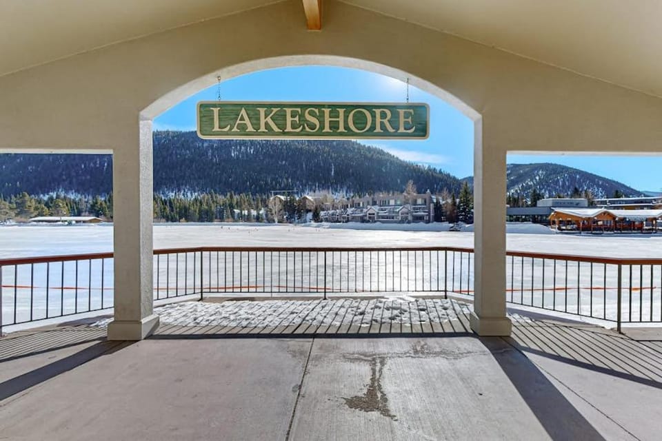 Lakefront Keystone Studio Apartment in Keystone