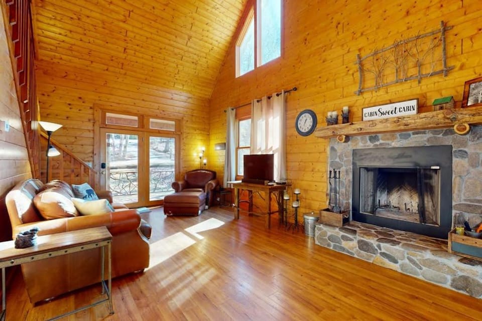 The Rushing Creek Cabin Cabin in Nantahala