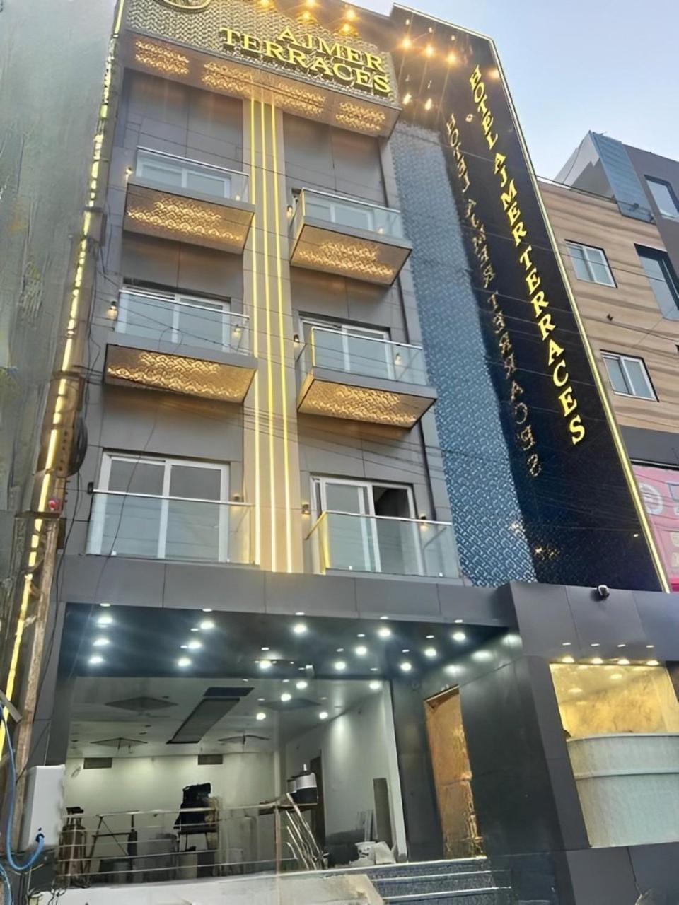 Facade/entrance