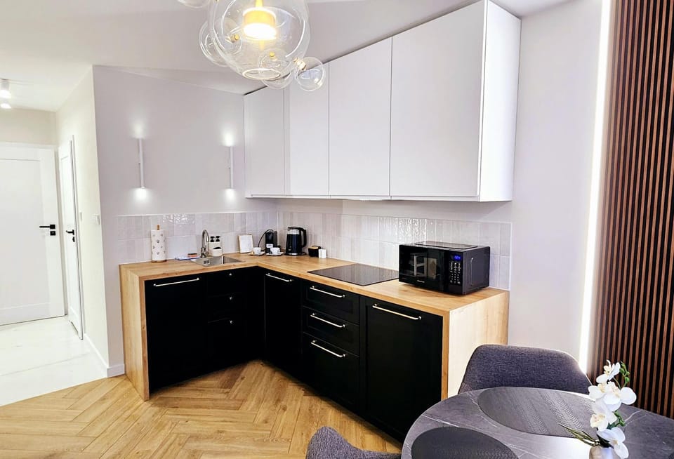 Coffee/tea facilities, Kitchen or kitchenette, stove