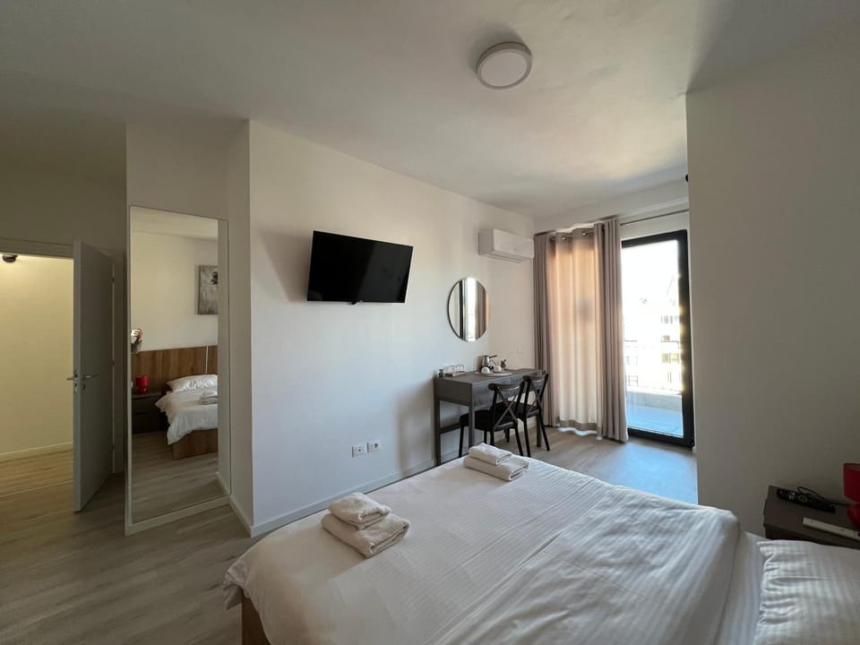 TV and multimedia, Photo of the whole room, Bedroom, towels