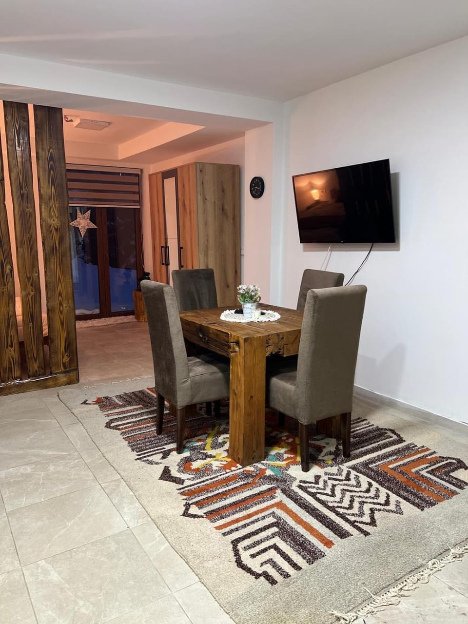 TV and multimedia, Living room, Dining area