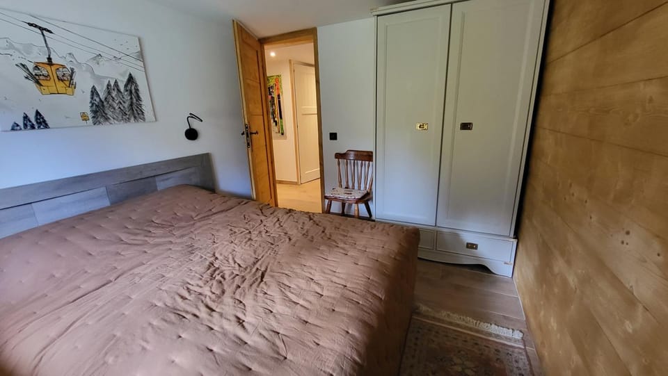 Bed, Photo of the whole room, Bedroom, wardrobe