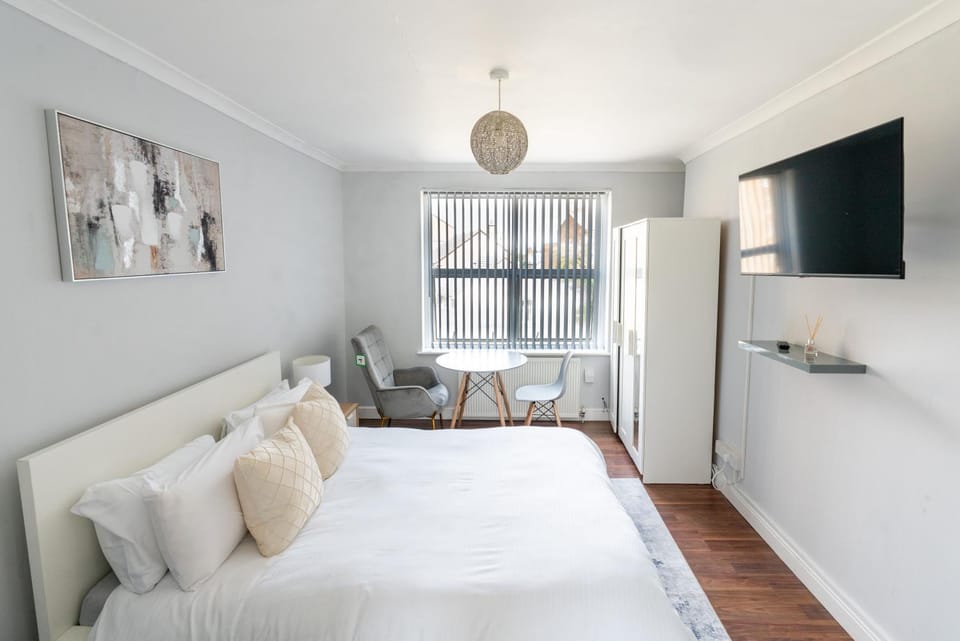 Beautiful en-suite room in a house with free on-street parking! Apartment in London