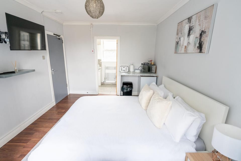 Beautiful en-suite room in a house with free on-street parking! Apartment in London
