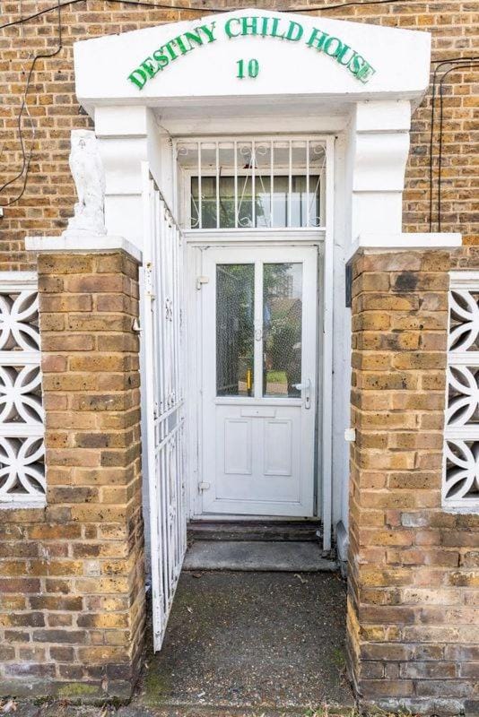 Beautiful en-suite room in a house with free on-street parking! Apartment in London