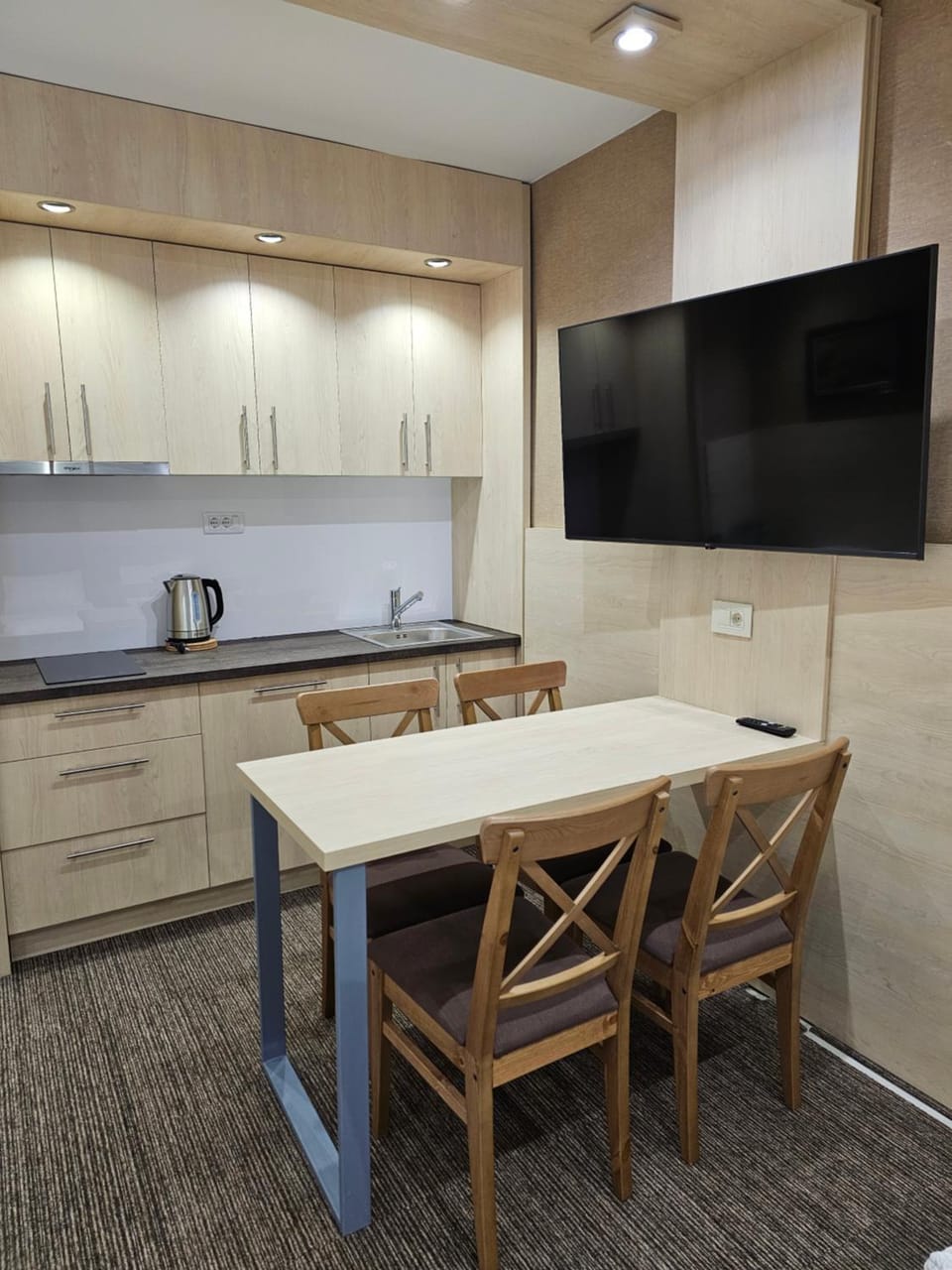 TV and multimedia, Coffee/tea facilities, Kitchen or kitchenette, Dining area
