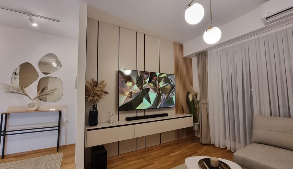 Communal lounge/ TV room, TV and multimedia, Living room, Seating area, Evening entertainment, air conditioner