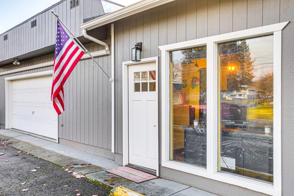 Electric Fireplace Central Coeur dAlene Studio! Apartment in Coeur dAlene