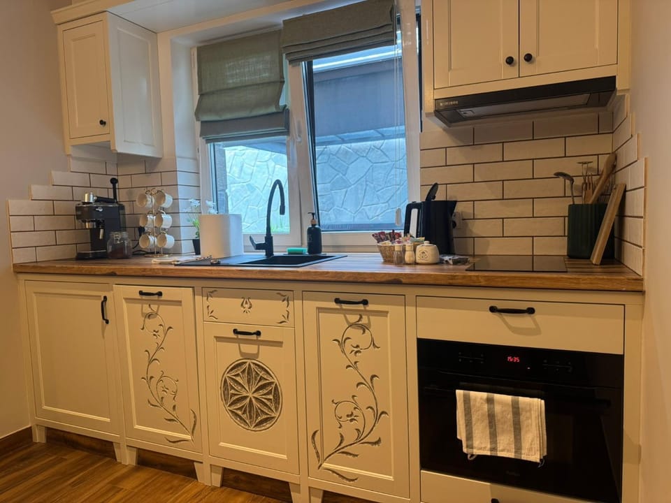 Kitchen or kitchenette, kitchen