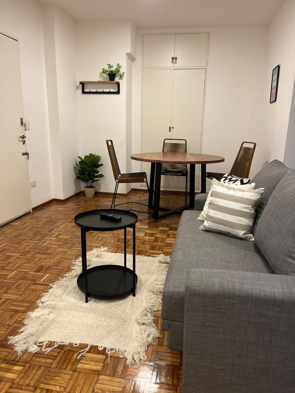Seating area, Dining area