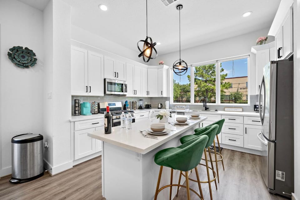 Coffee/tea facilities, Kitchen or kitchenette, Dining area
