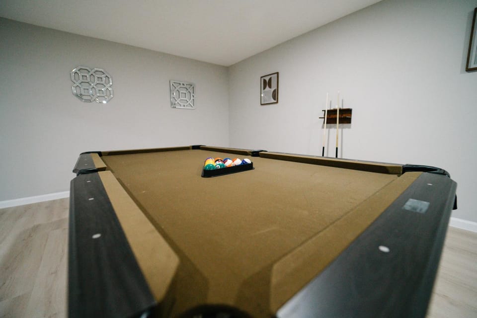Billiard, Game Room