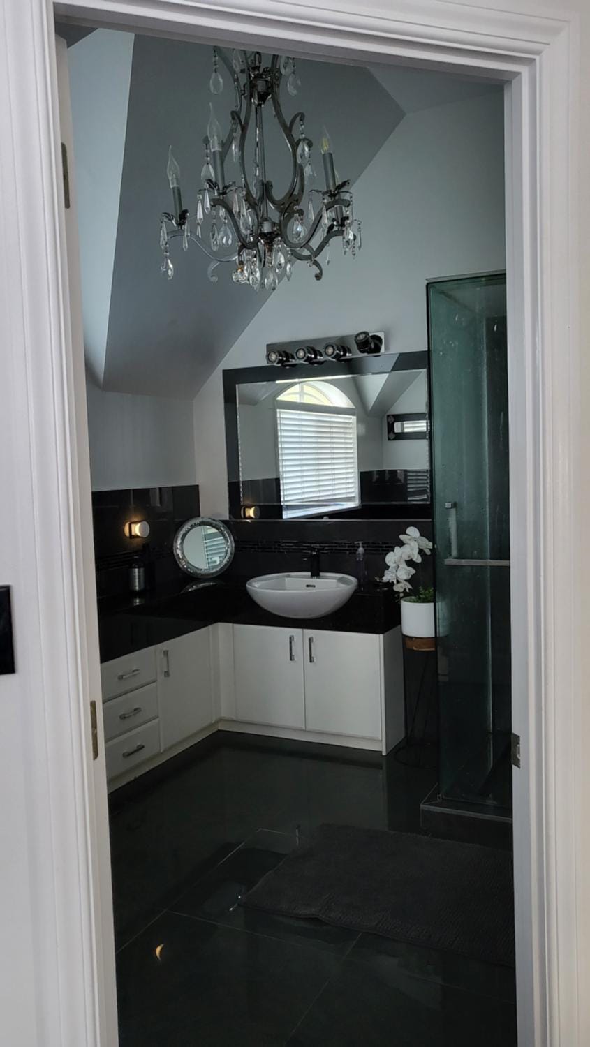 The Luxurious Manor - Very Large Bedroom with Private Ensuite Vacation rental in Auckland