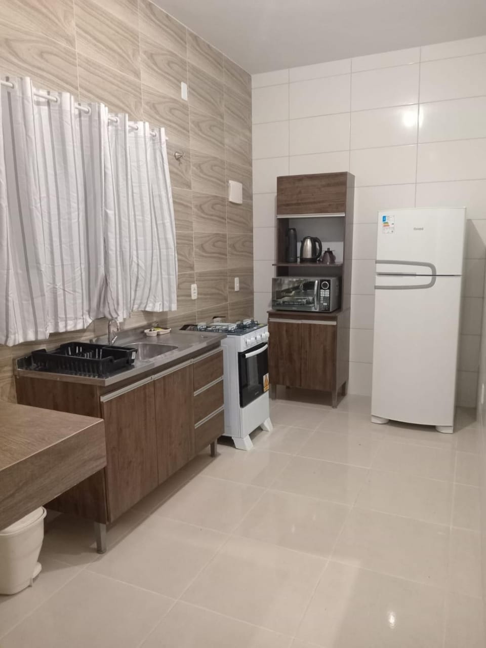 Kitchen or kitchenette, microwave, stove