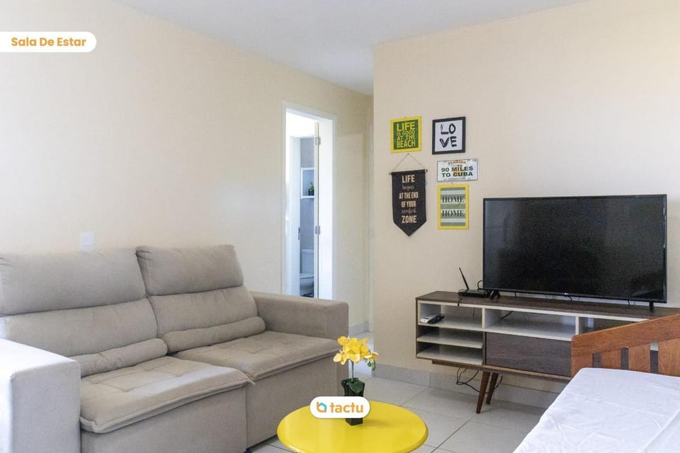 Communal lounge/ TV room, Living room, group of guests