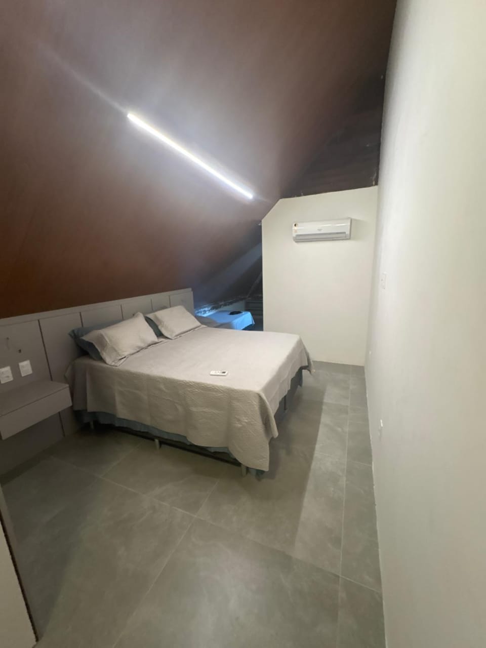 Bedroom, towels, air conditioner
