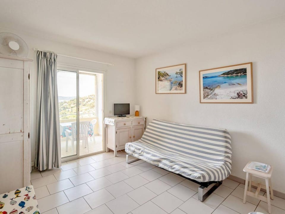 Appartement confortable avec terrasse, proche plages - FR-1-816-1 Apartment in Le Lavandou