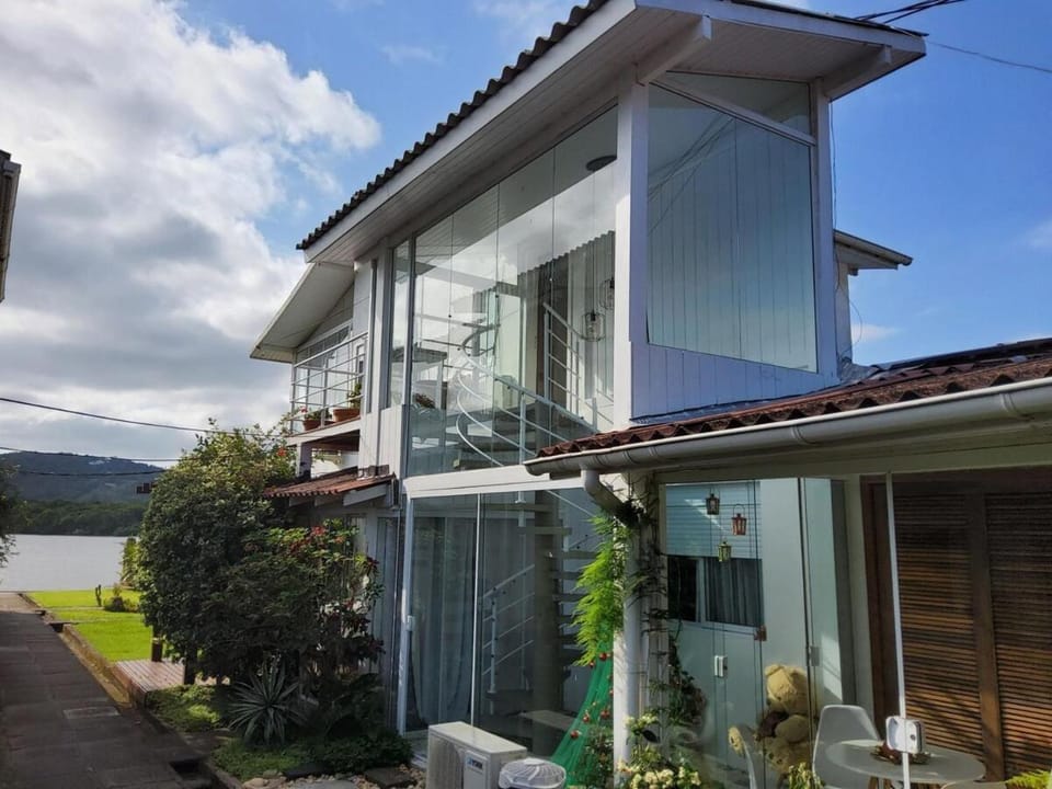 Casa beira da Lagoa da Conceição House in Florianopolis