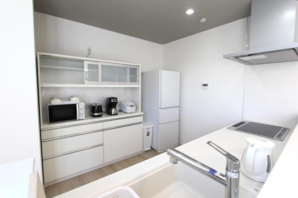 Newly built two-story house! 2 minutes to the station, parking lot, easy access to Disneyland, close to restaurants and shops! House in Chiba Prefecture
