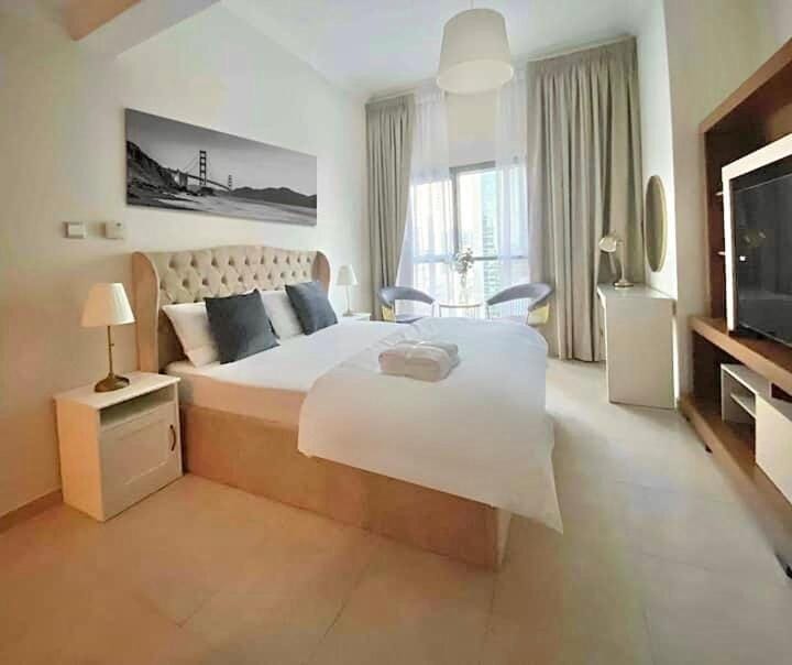 Stylist Studio in Marina near beach and Metro Z1103 Apartment in Dubai