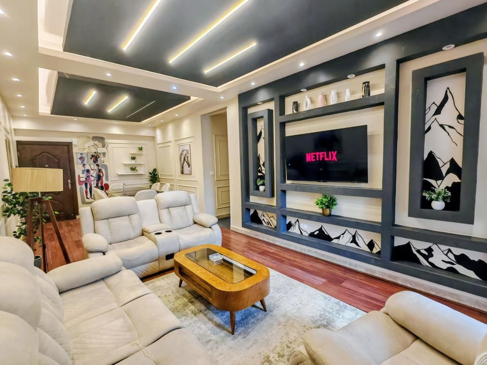 Communal lounge/ TV room, TV and multimedia, Living room, Seating area, Evening entertainment
