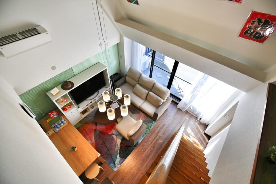 Communal lounge/ TV room, TV and multimedia, Living room, Seating area, Evening entertainment, air conditioner
