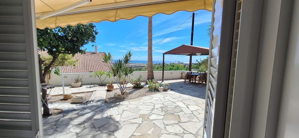 View (from property/room), Balcony/Terrace, Garden view