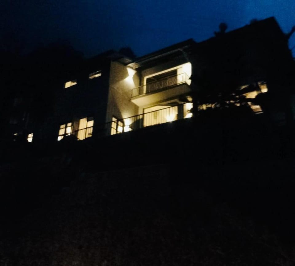CastleARHH Apartment in Central Province