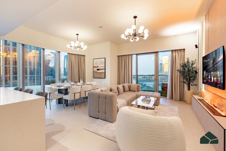 Communal lounge/ TV room, TV and multimedia, Living room, Seating area, Dining area, Evening entertainment