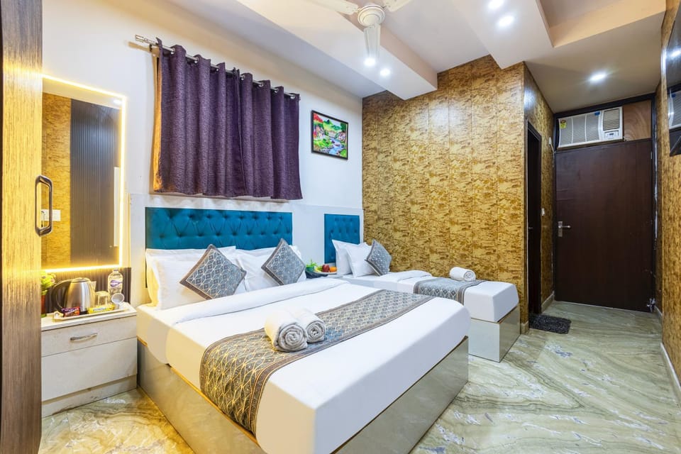 Bed, TV and multimedia, Photo of the whole room, Seating area, Bedroom, wardrobe, air conditioner