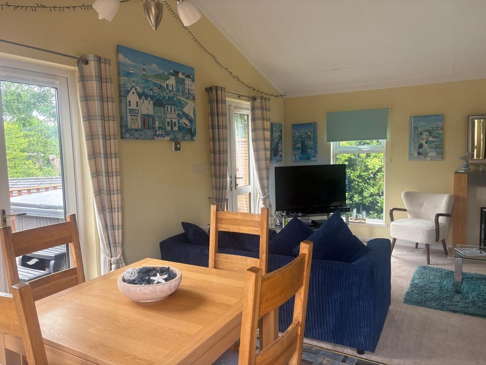 Lukes Lodge, where the fun begins, Woodland View, Hot Tub, dog friendly House in Teignbridge