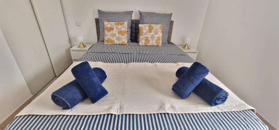 Marin apartment with swimming pool Apartment in Antibes