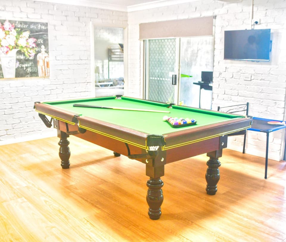 Berkeley Waterfront - Family & Pet Paradise House in Berkeley Vale