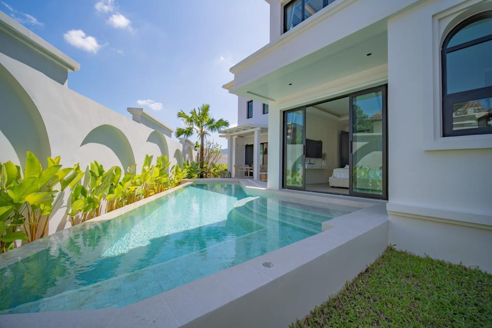 Property building, Patio, Day, Garden, Swimming pool, Swimming pool, sunbed