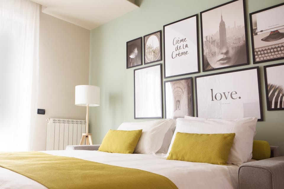 Bed, Living room