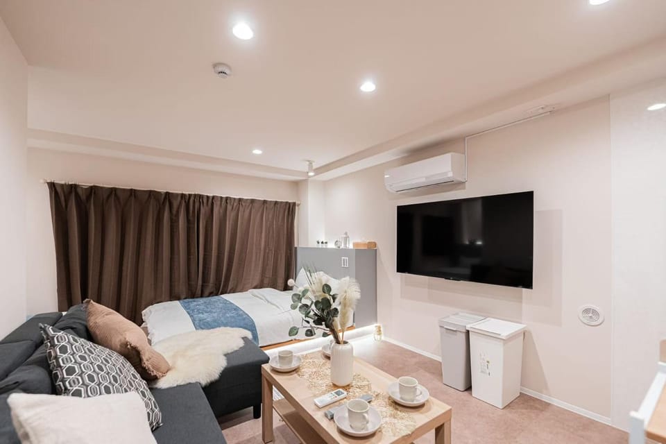 Communal lounge/ TV room, TV and multimedia, Living room, Seating area, Evening entertainment, air conditioner