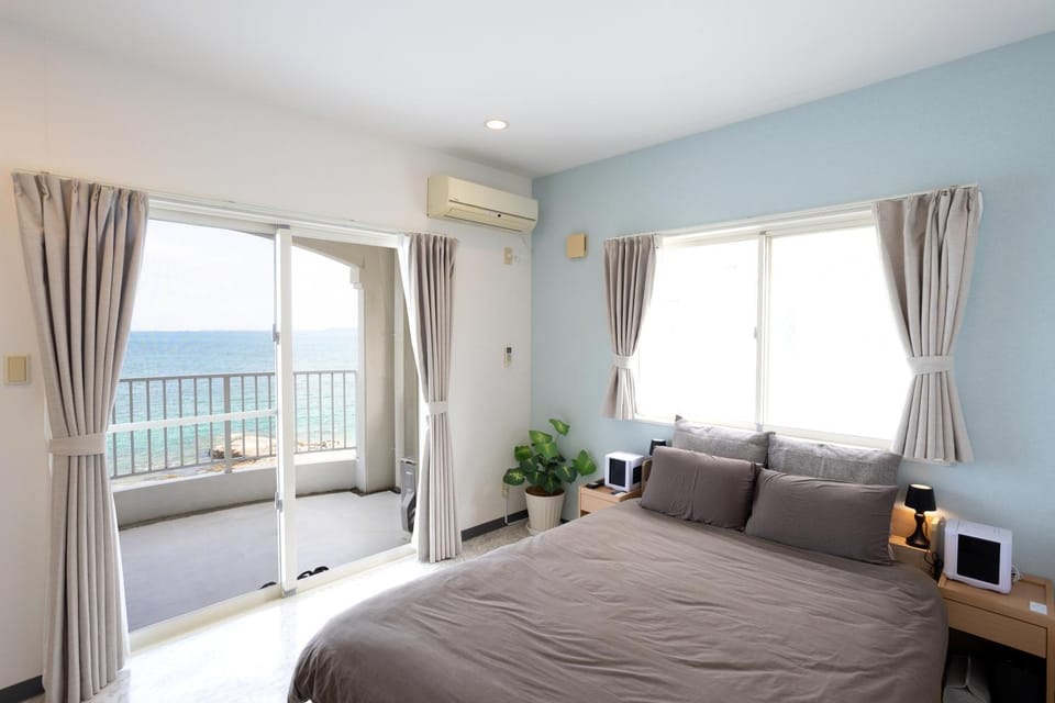 Bed, Natural landscape, TV and multimedia, View (from property/room), Photo of the whole room, Bedroom, Sea view, internet, air conditioner